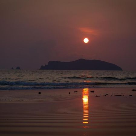 The Nest Private Beach Resort Чумфон Екстериор снимка