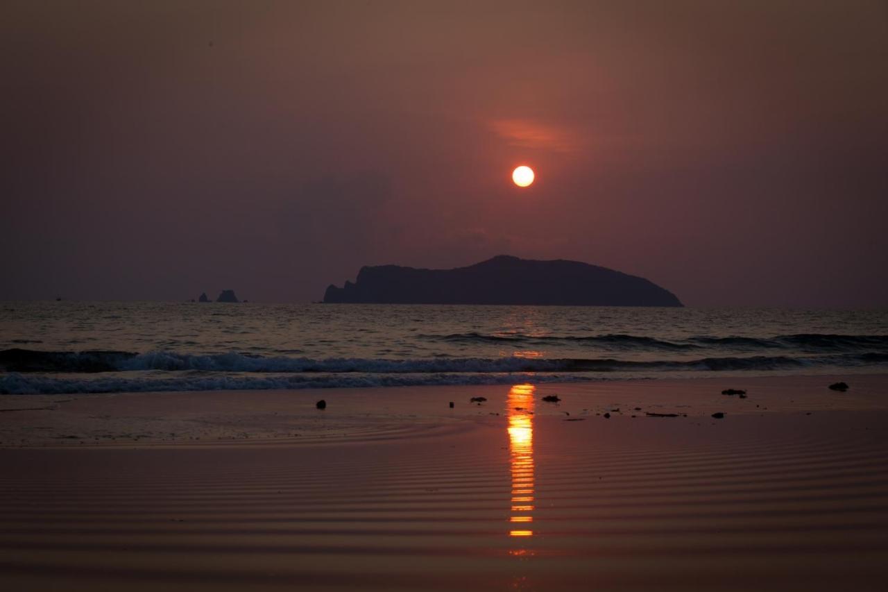 The Nest Private Beach Resort Чумфон Екстериор снимка